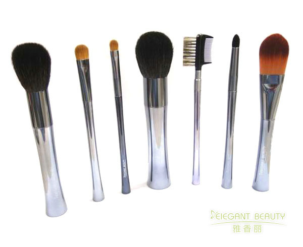 成套香蕉视频网站的收納包磁吸扣設計是否影響刷毛保護？